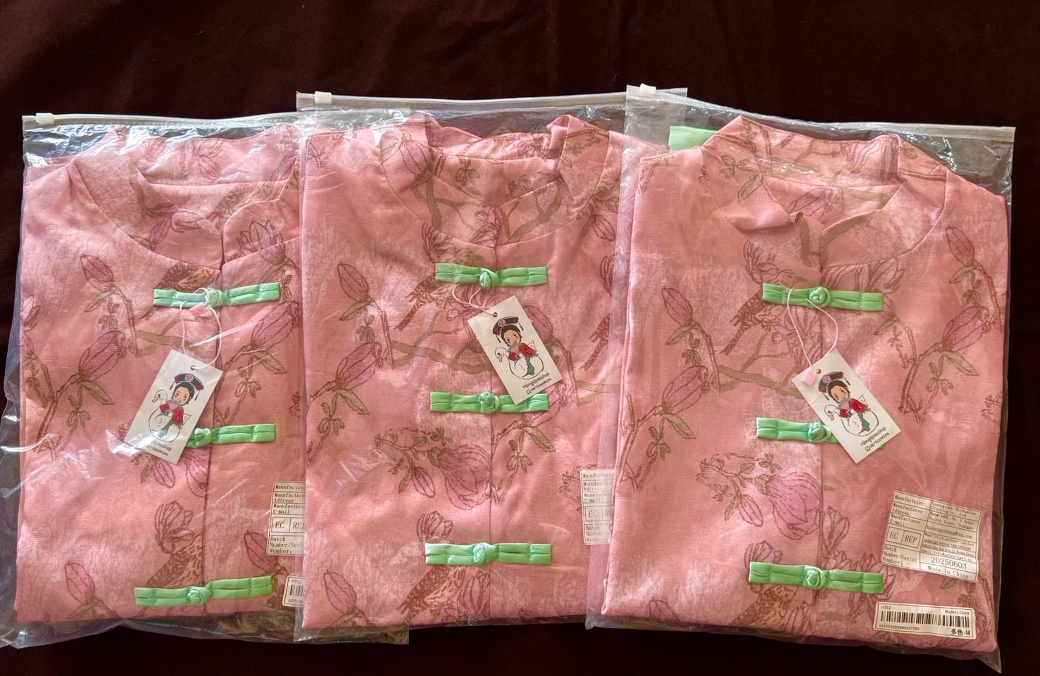 เสื้อจีนสีชมพู ขอบแขนเขียว