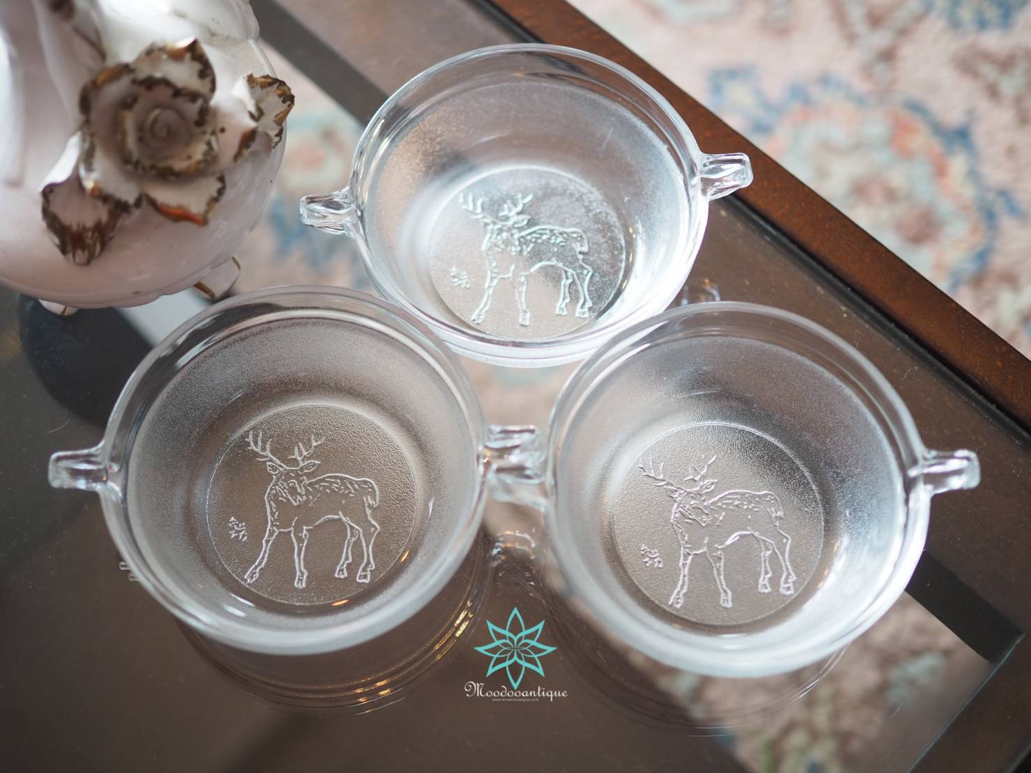 ชามแก้วลายกวาง มุนาคาตะ ชิโกะ ทรงกลม