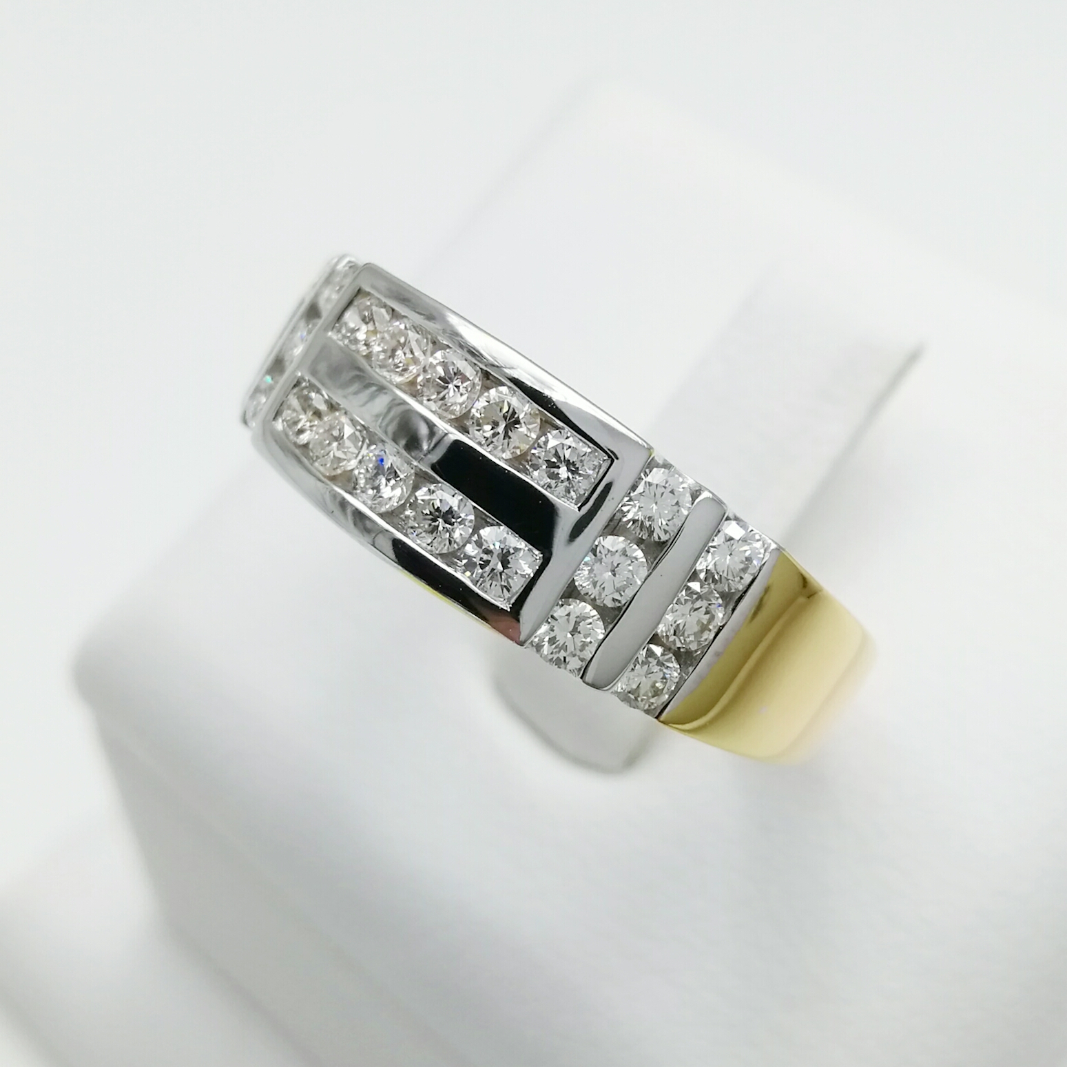 แหวนเพชรแท้น้ำหนักรวม 0.44 cts
