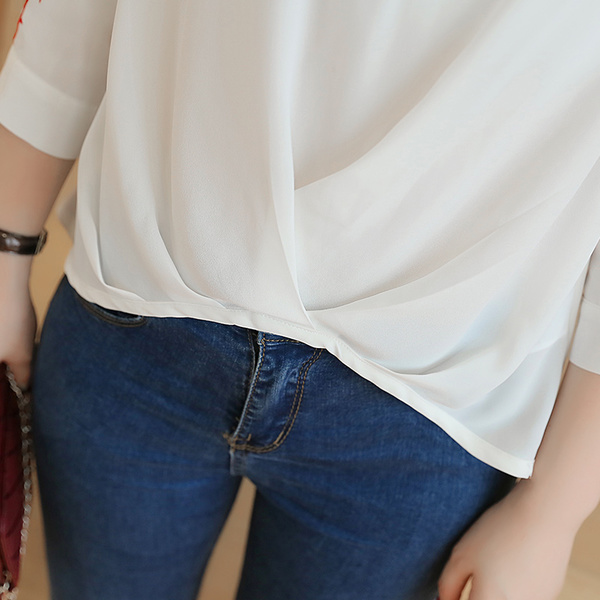 เสื้อแขนสี่ส่วน สีขาวปักแขน. รหัส PP33