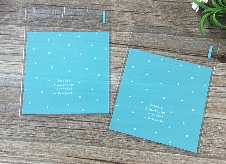 โปรโมชั่น//ถุงคุกกี้ แถบกาว 10x10 ลายจุดขาว พื้นหลังสีฟ้า แพ็ค 100 ใบ