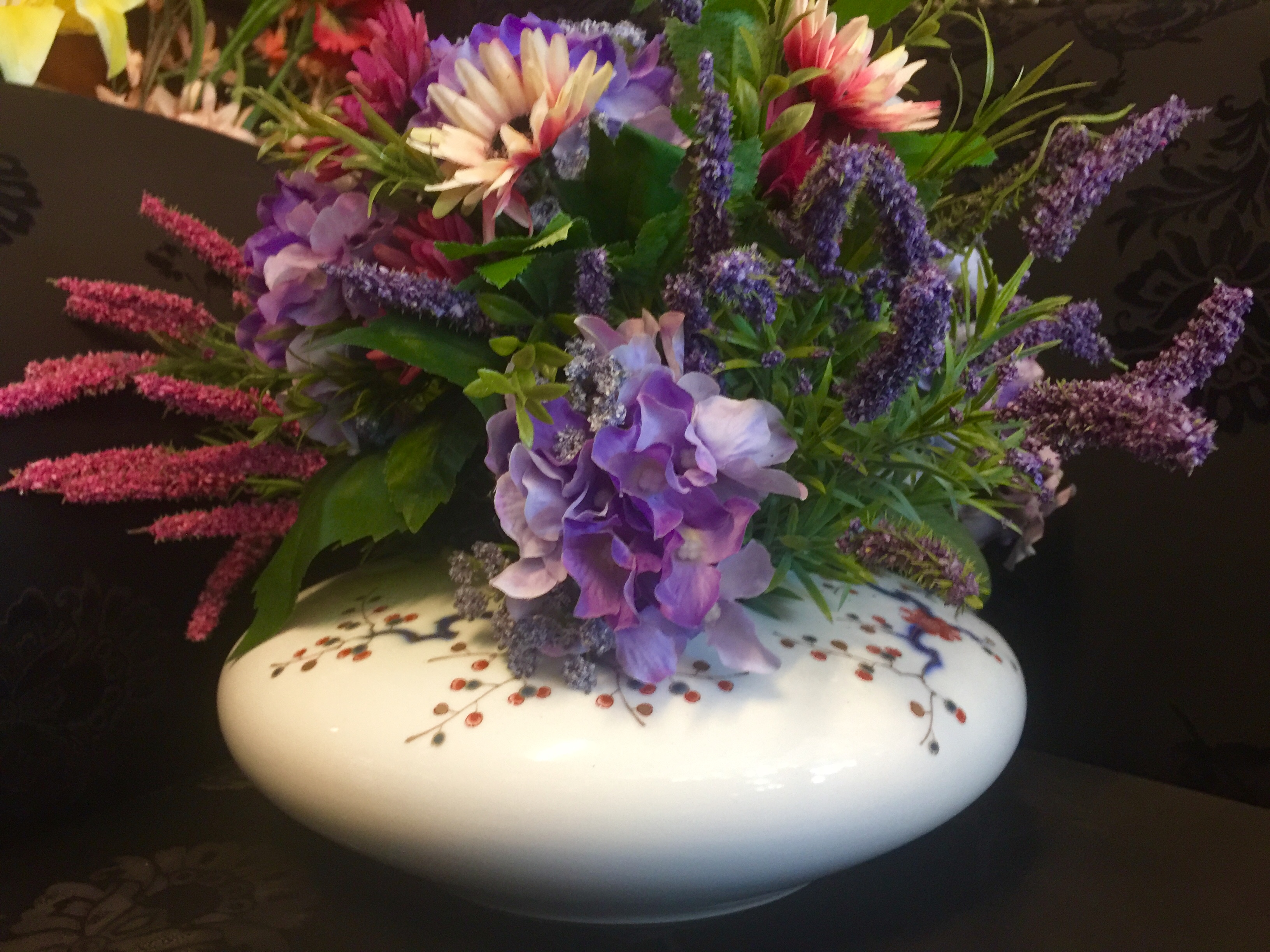 โถแจกันลายดอกเหมย