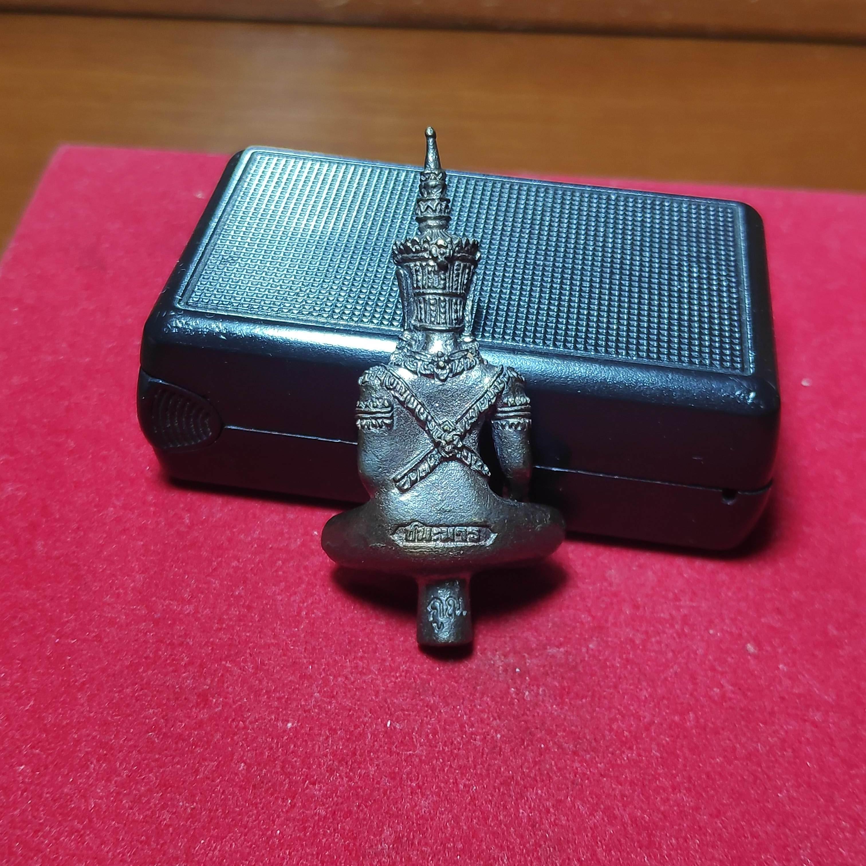 พระยอดธงทรงเครื่องรุ่นชนะมารหลวงพ่อคูณวัดบ้านไร่ปี2536