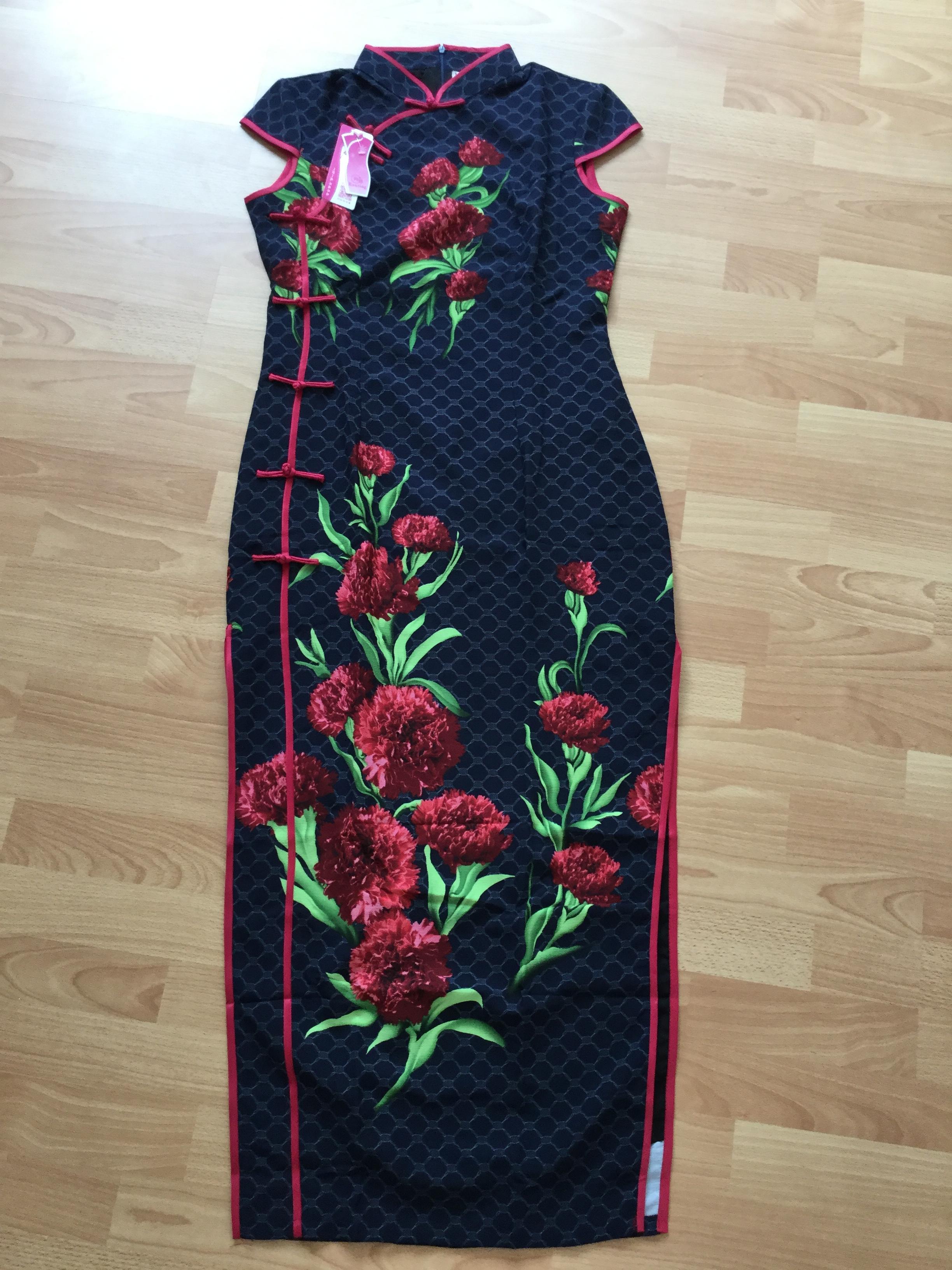 กี่เพ้ายาว สีน้ำเงินลายดอกแดง . รหัส RAN 155 สินค้าพร้อมส่ง