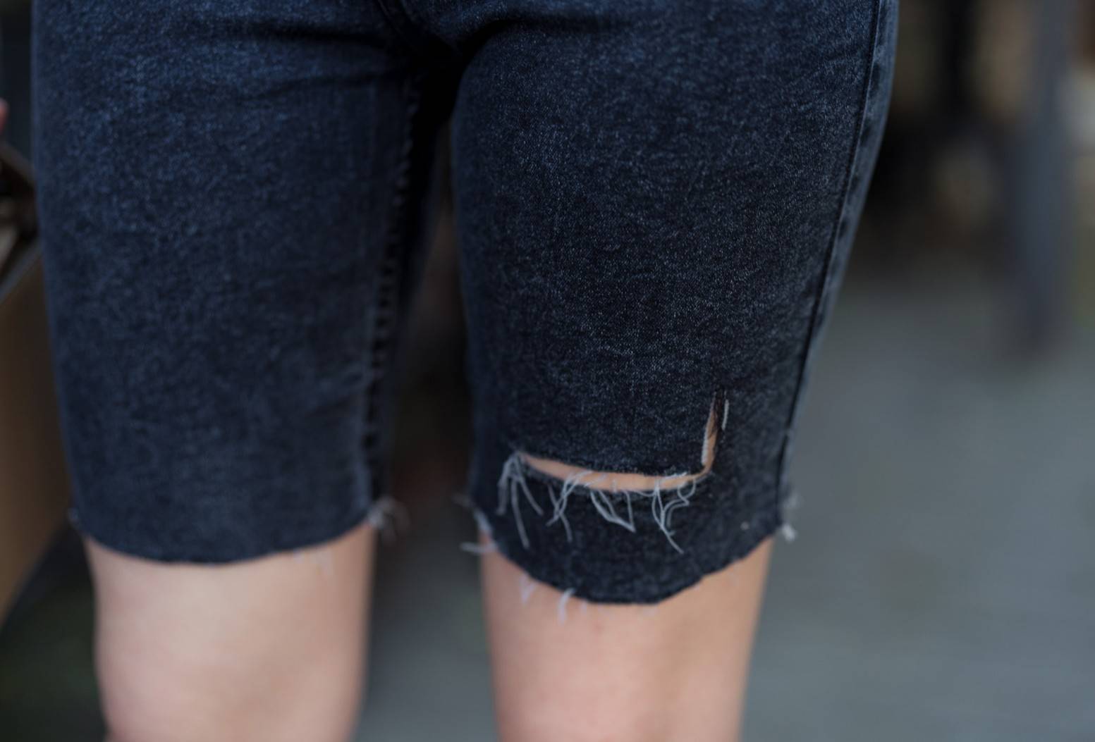 กางเกงยีนส์ 3 ส่วน สีดำ ปาดข้าง-BB19