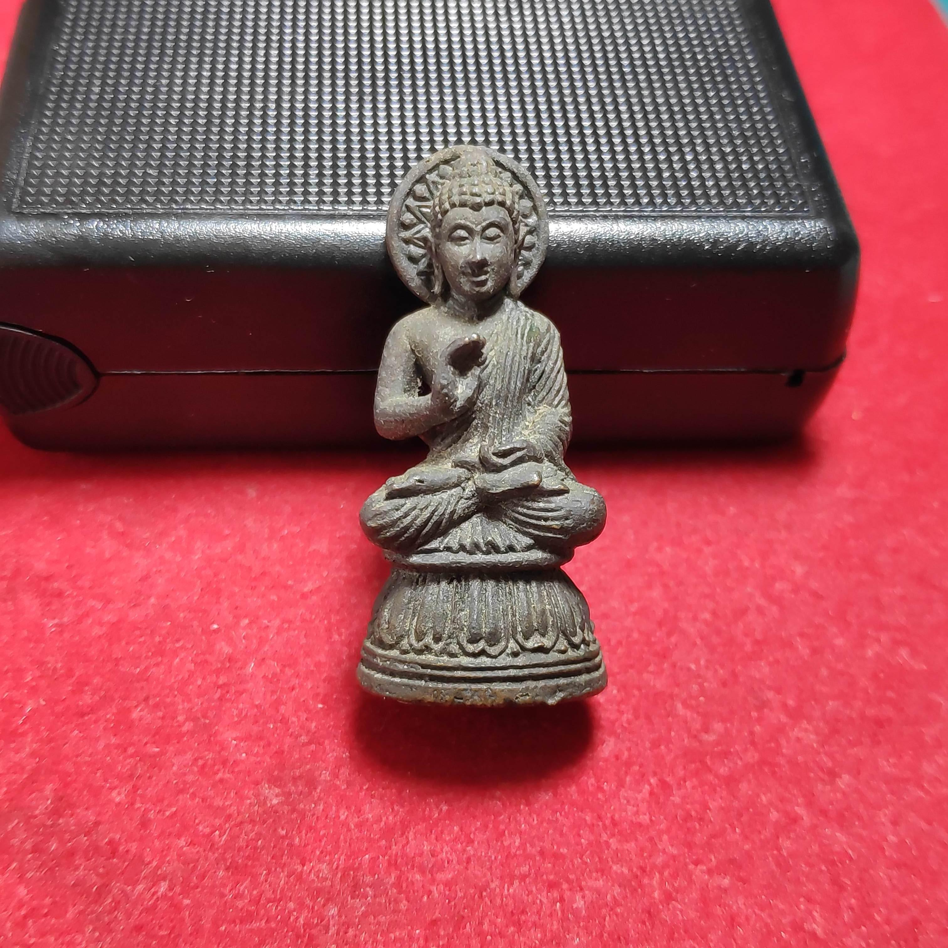 รูปหล่อพระประภามณฑลปางประทานพร