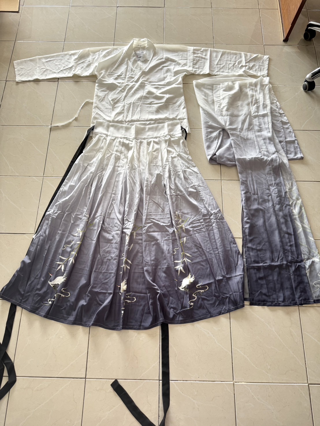 ชุดองค์ชายฮั่น พร้อมส่ง เสื้อขาว + กระโปรง + เสื้อคลุม รหัส 742