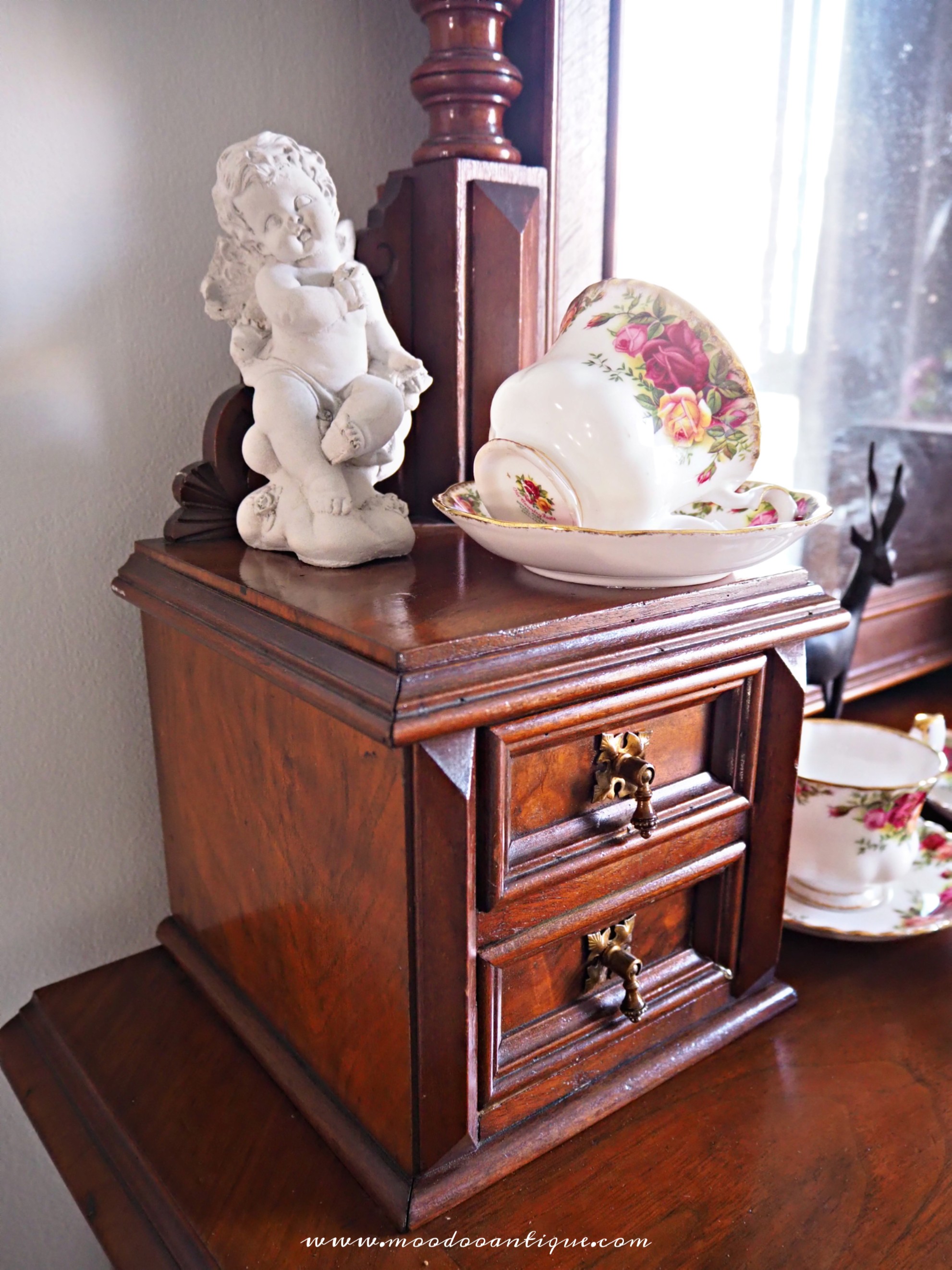 โต๊ะเครื่องแป้งไม้วอล์นัท