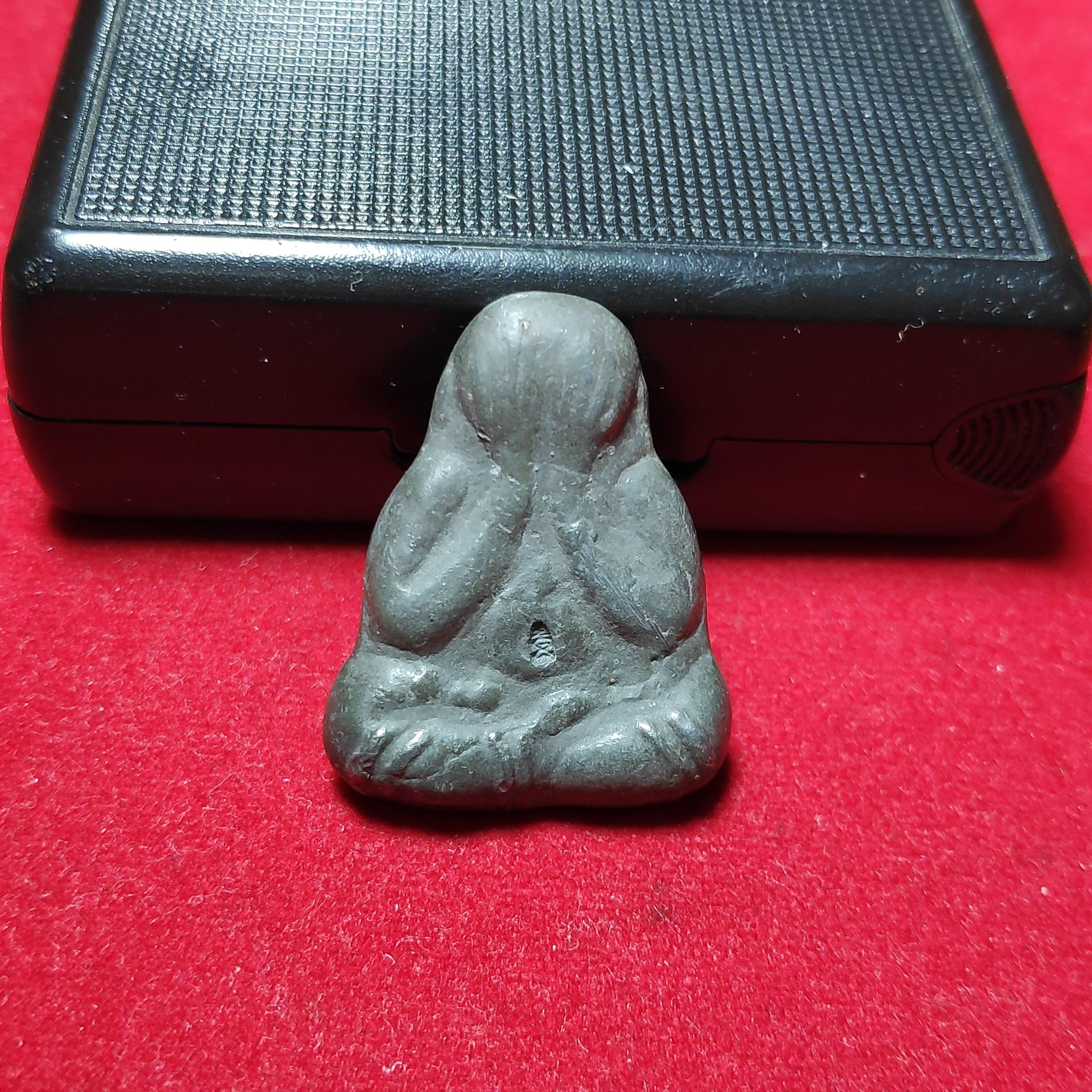 พระปิดตาหลังฝังตะกรุดหลวงพ่อตัดวัดชายนาเนื้อตะกั่ว