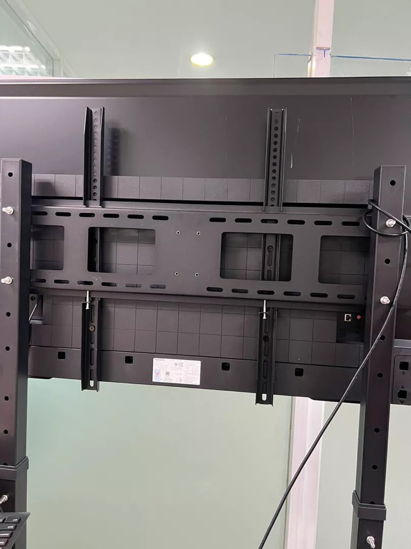 Gnnรุ่น1800 ขาทีวีตั้งพื้น รองรับทีวี100นิ้ว ขาทีวีเคลื่อนที่ มีล้อเลื่อนล็อคล้อได้ พร้อมชั้นวาง รองรับทีวีขนาดใหญ่ได้ ***ประกอบใช้งานได้เองง่ายๆ