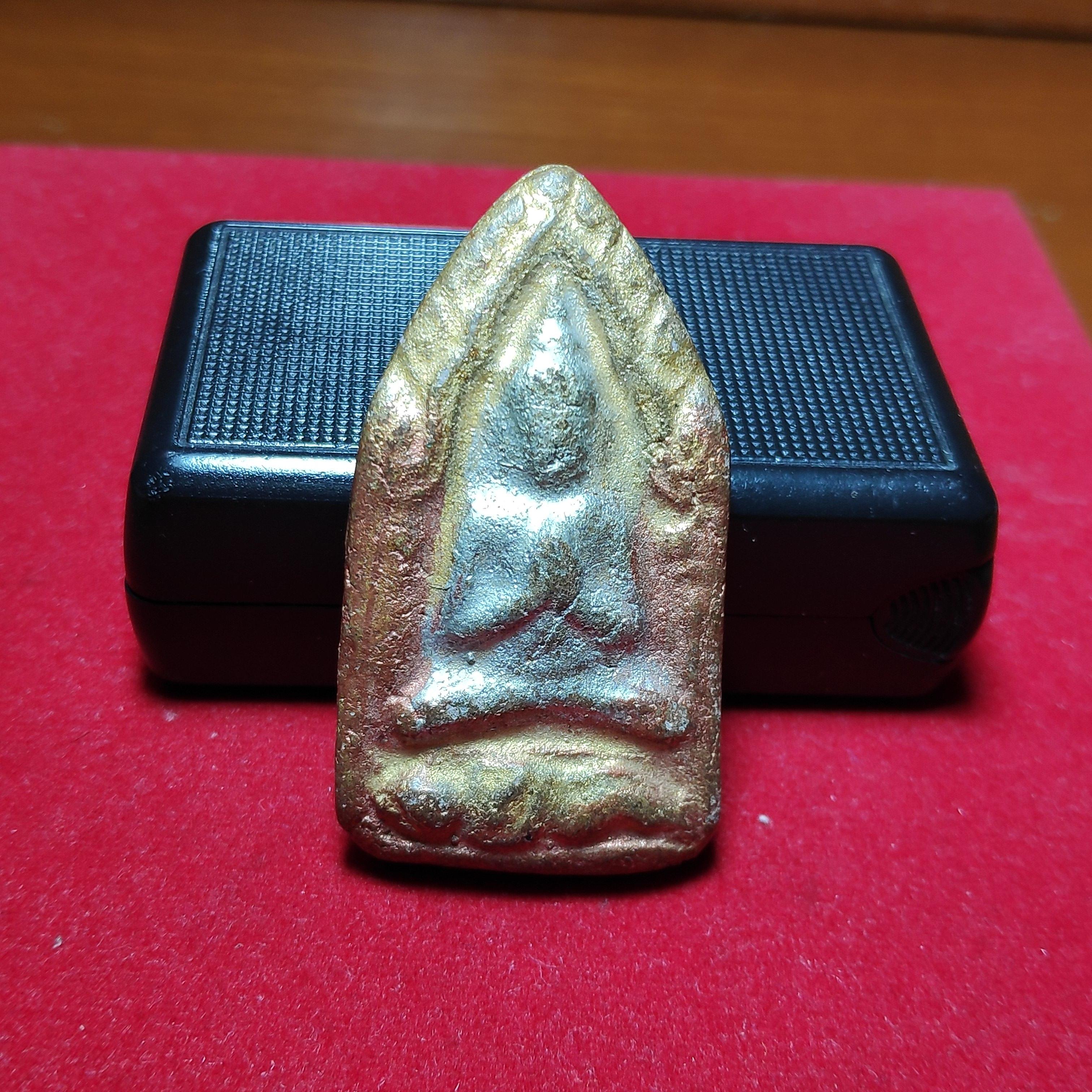 พระขุนแผนปลุกกุมารหลวงพ่อกวยหลังยันต์เนื้อดิน