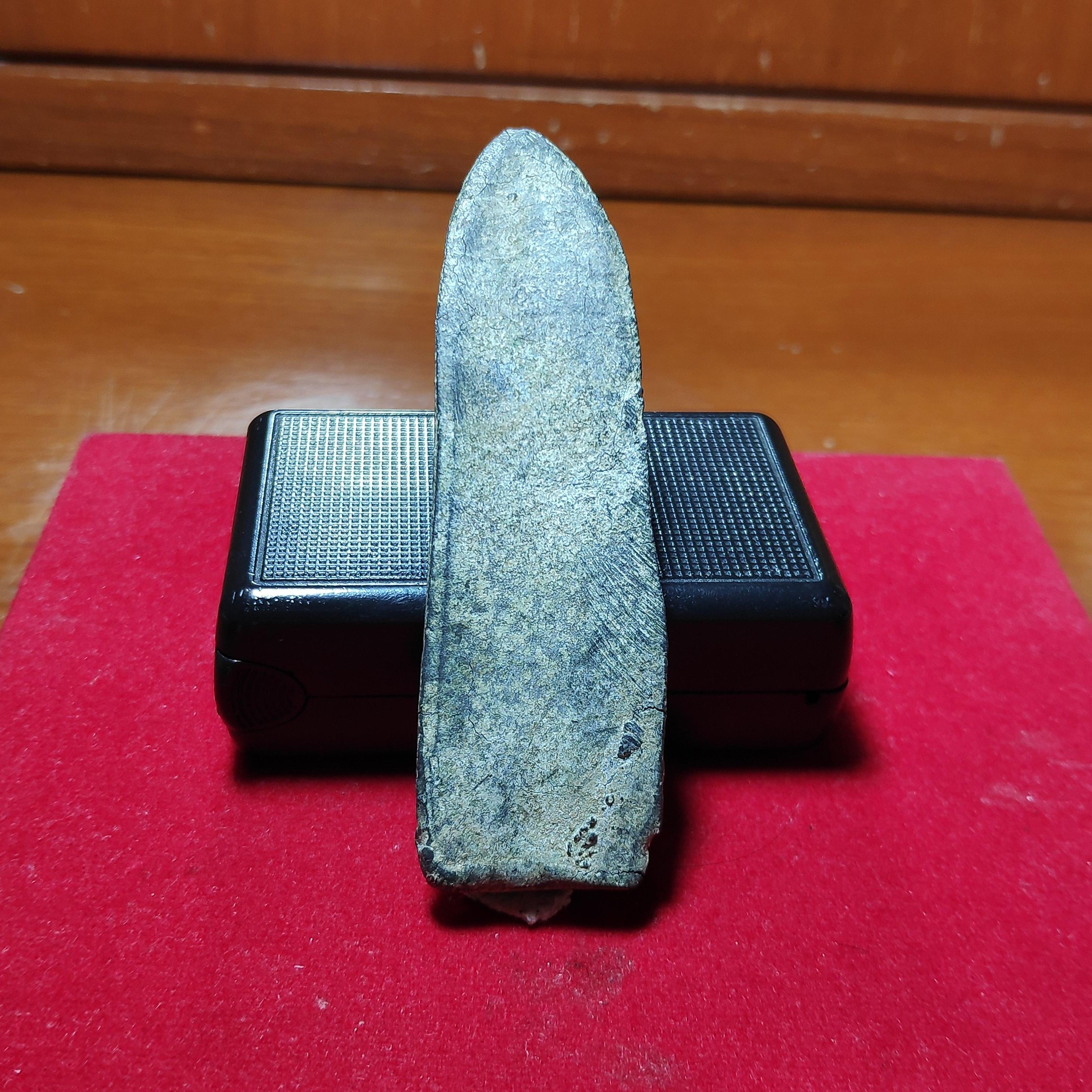 พระร่วงอุ้มไก่กรุสุโขทัยเนื้อชินตะกั่ว