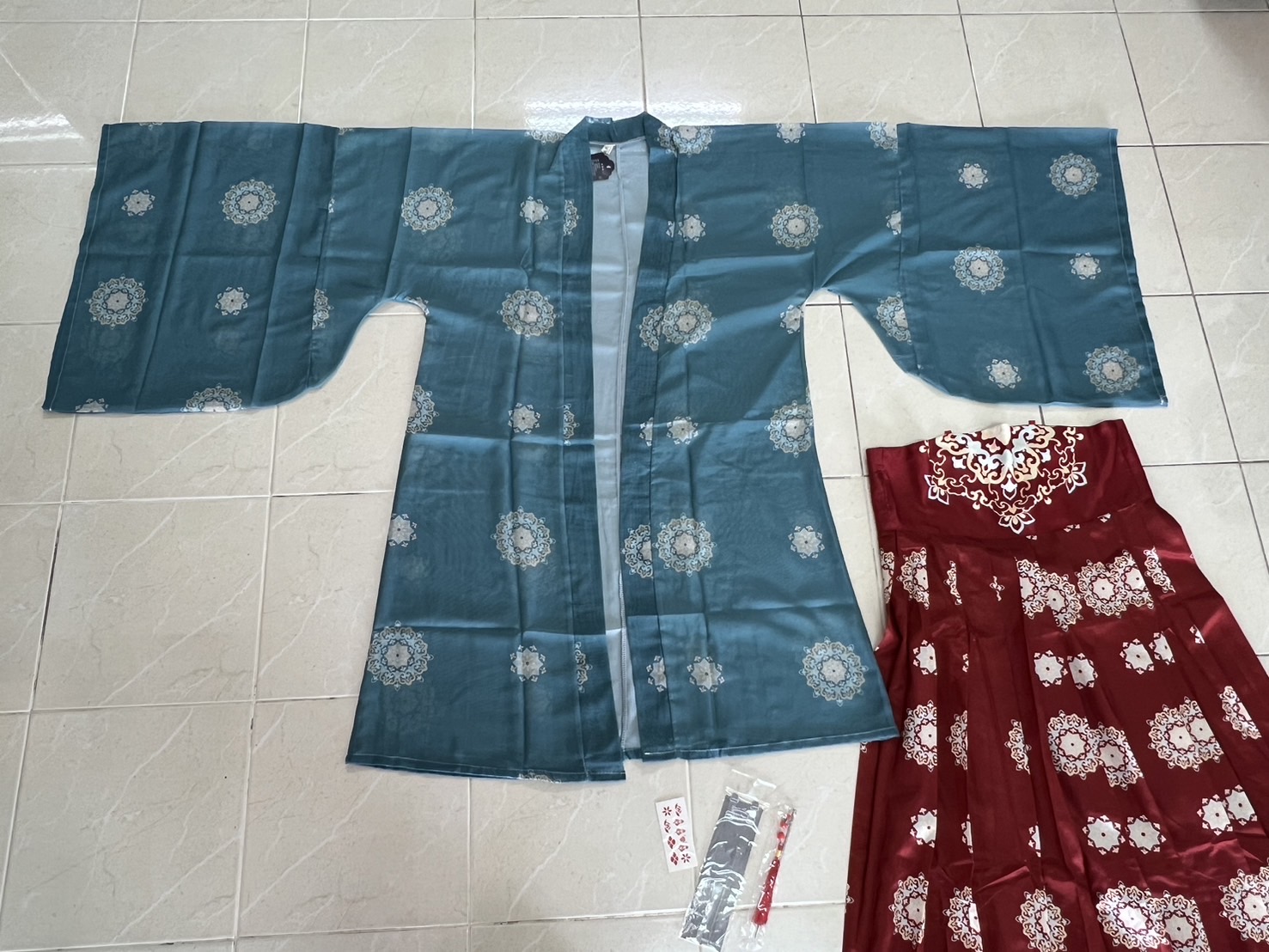 ชุดจีนหญิงฮั่น เสื้อเขียว + เดรสแดง