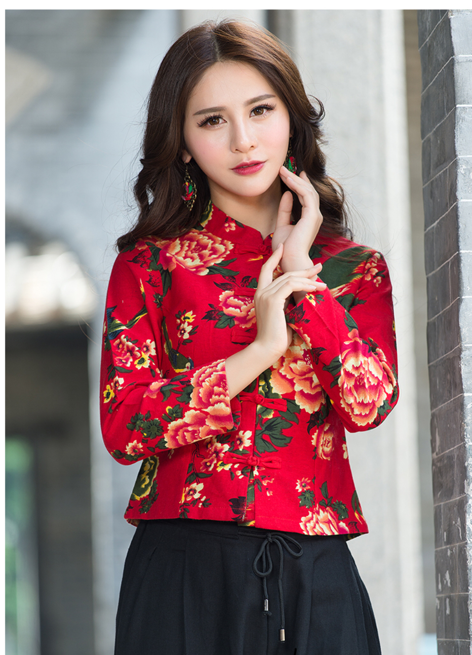 เสื้อผ้าฝ้ายสีแดงลายกุหลาบ . รหัส ZU 30 สินค้าพร้อมส่ง ผ้าไม่หนา. ใส่สบาย