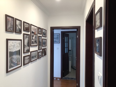 ชุดกรอบรูปติดผนัง Scenery (Brown18) กรอบรูปไม้สีน้ำตาล 18 ชิ้น พร้อมภาพตามแบบและวัสดุติดตั้ง