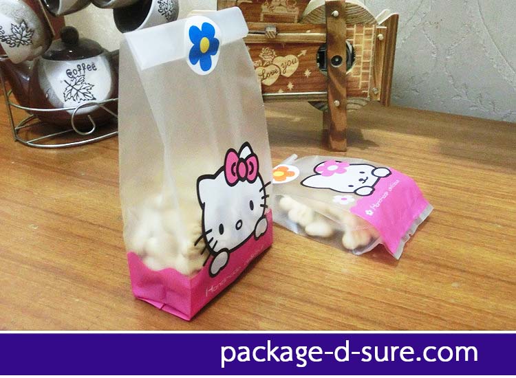 ถุงซีลกลางขยายข้าง เนื้อกึ่งขุ่น 8x22.5+4 ลายคิตตี้ แพ็ค 50 ใบ