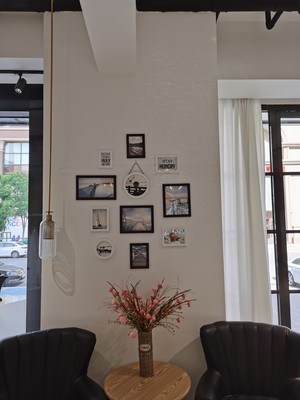 ชุดกรอบรูปติดผนัง Vertical set 11 (Brown&White-View) กรอบรูปไม้ 9 ชิ้นพร้อมภาพตามแบบ + รูปแคนวาส 2 ชิ้นและวัสดุติดตั้ง