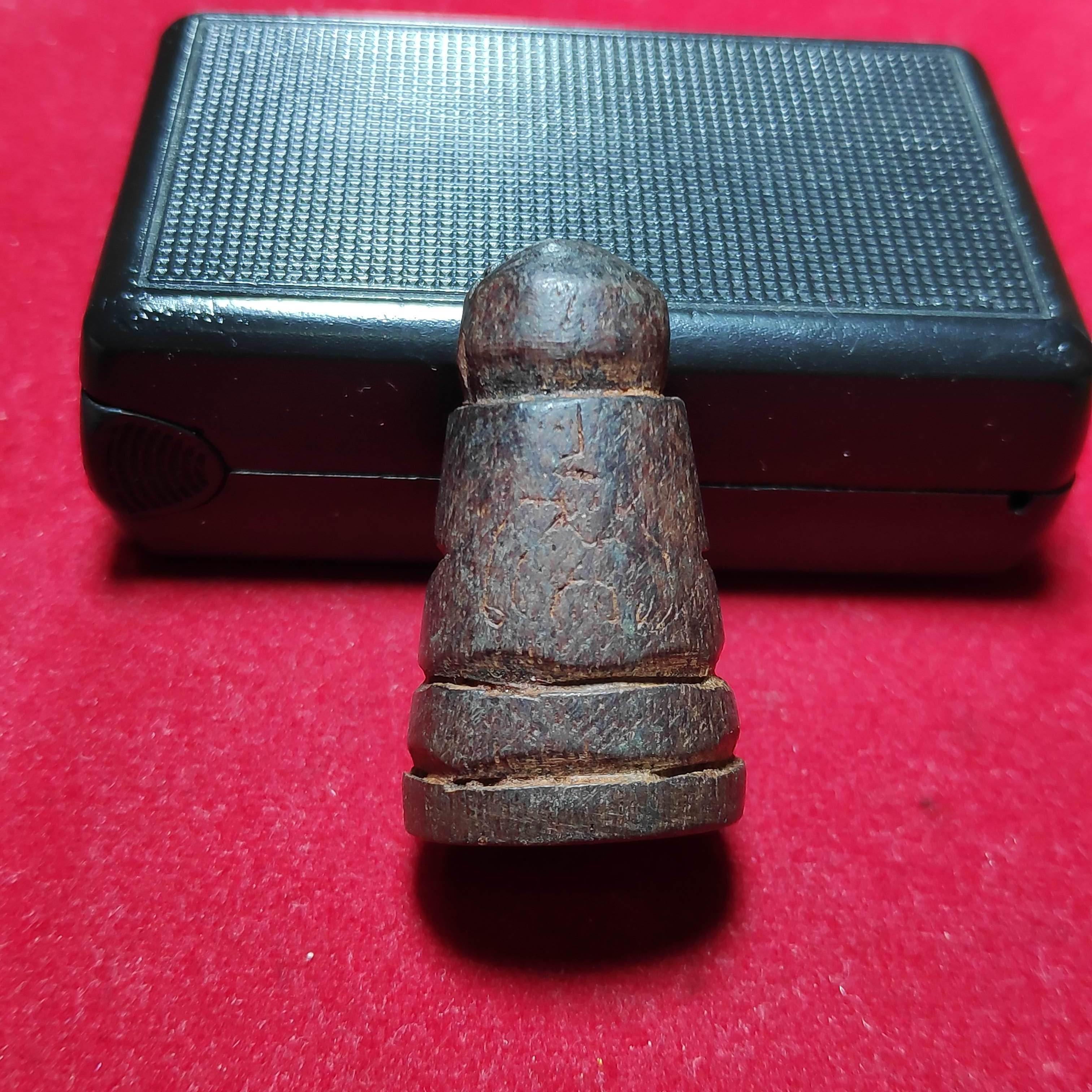 พระปิดตาไม้โพธิ์แกะหลวงปู่รอดวัดนายโรง