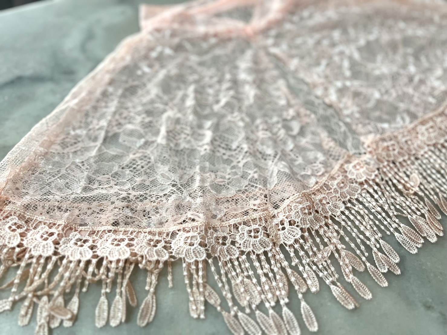 #ผ้าคลุมไหล่ลูกไม้