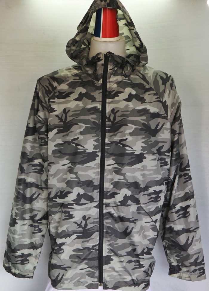 เสื้อ jacket UNIQLO Hoodie ลาย Camo ไซส์ L รอบอก 48 นิ้ว