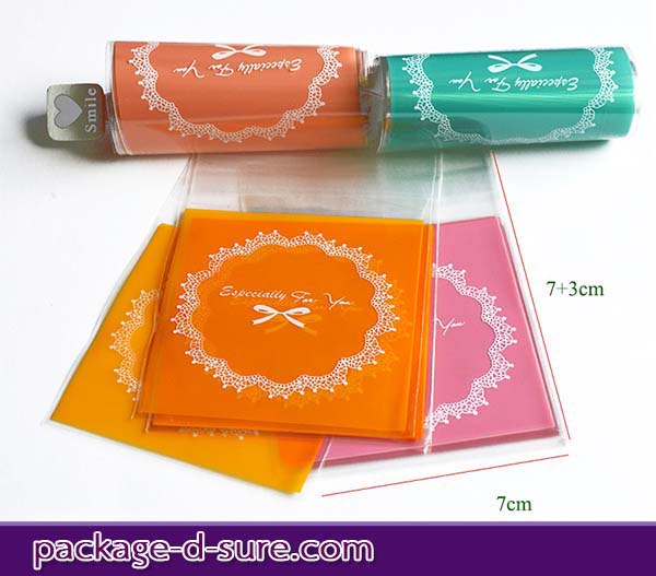 ล้างสต็อก//ถุงคุกกี้ แถบกาว 7x7 ลายโบว์ลูกใม้ พื้นหลังสีชมพูเข้ม แพ็ค 100 ใบ