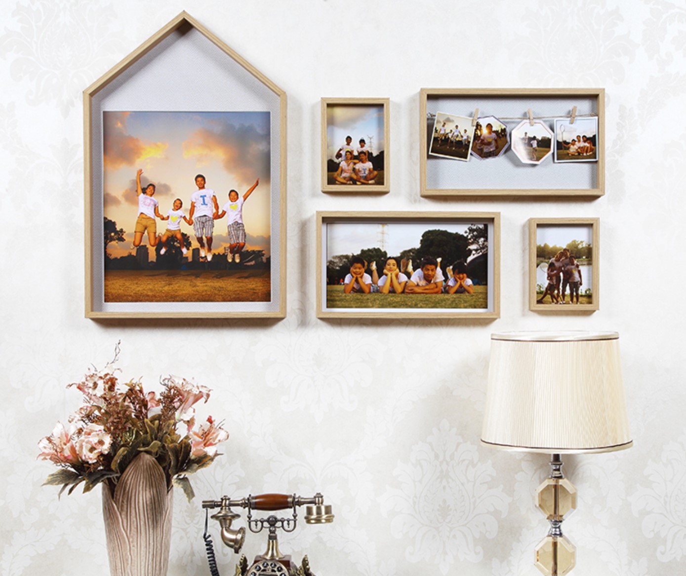 ชุดกรอบรูปติดผนัง Wood house กรอบรูป 4 ชิ้น + กรอบหนีบรูป พร้อมวัสดุติดตั้ง