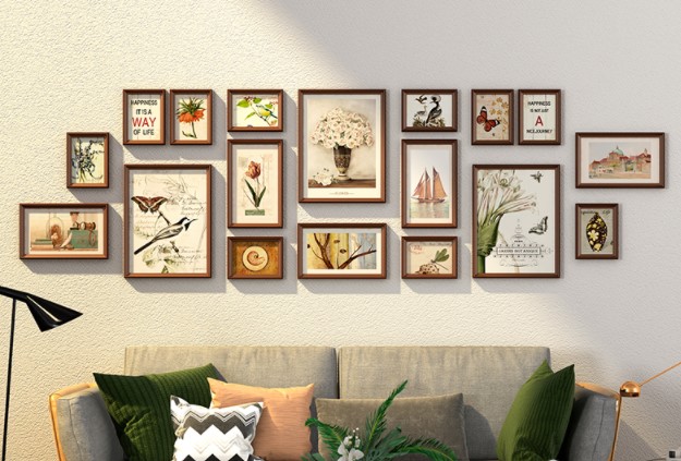 ชุดกรอบรูปติดผนัง Retro (Brown18) กรอบรูปไม้สีน้ำตาล 18 ชิ้น พร้อมภาพตามแบบและวัสดุติดตั้ง