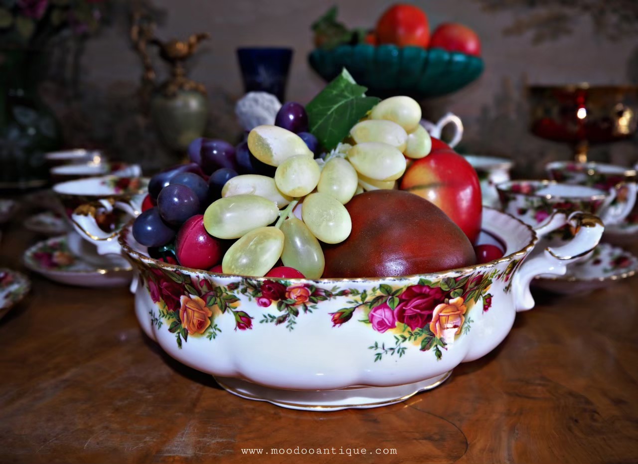 Old Country Roses Royal Albert bone