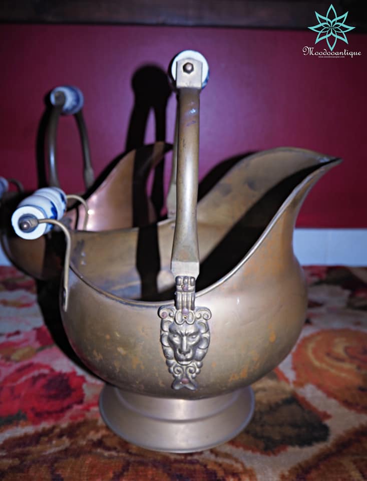 ที่ใส่ถ่านทองเหลืองโบราณของอังกฤษ