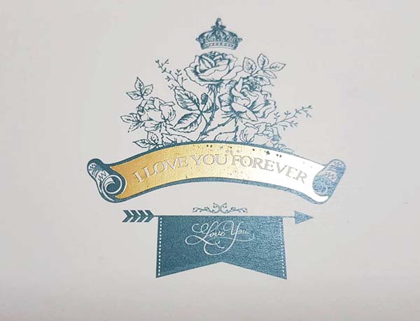 โปรโมชั่น//กล่องช็อคโกแลต 8 ช่อง 9.7x17.3x3.5 สีขาวนวล พิมพ์ลายกุหลาบคลาสสิค