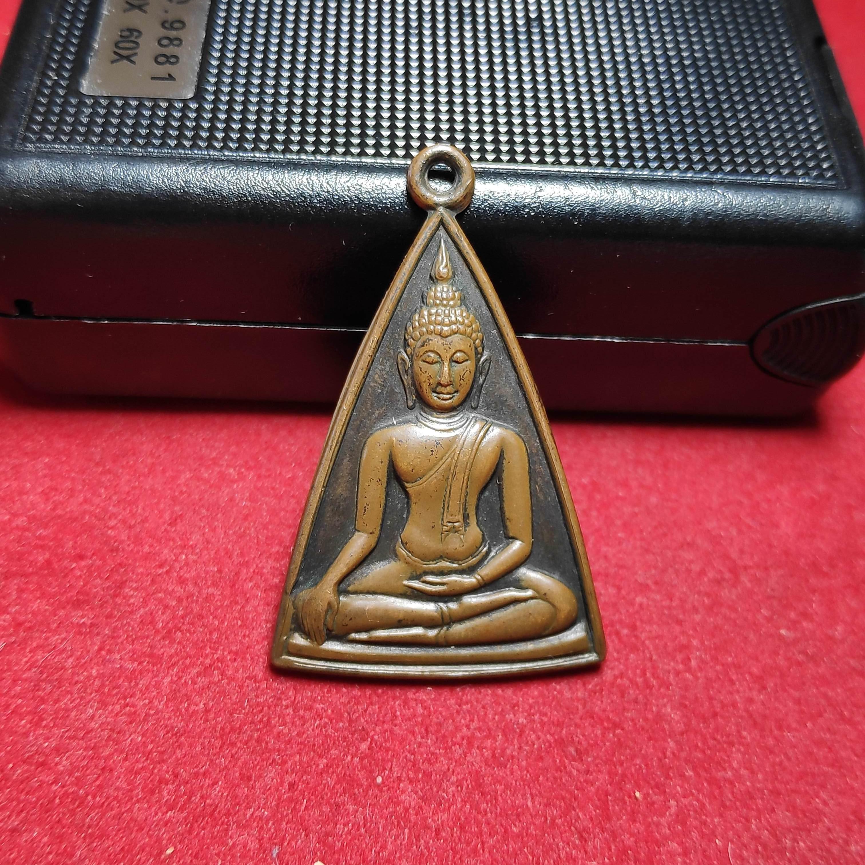 เหรียญสมเด็จนางพญาคุณากรพิมพ์ใหญ่วัดบวรนิเวศปี2532