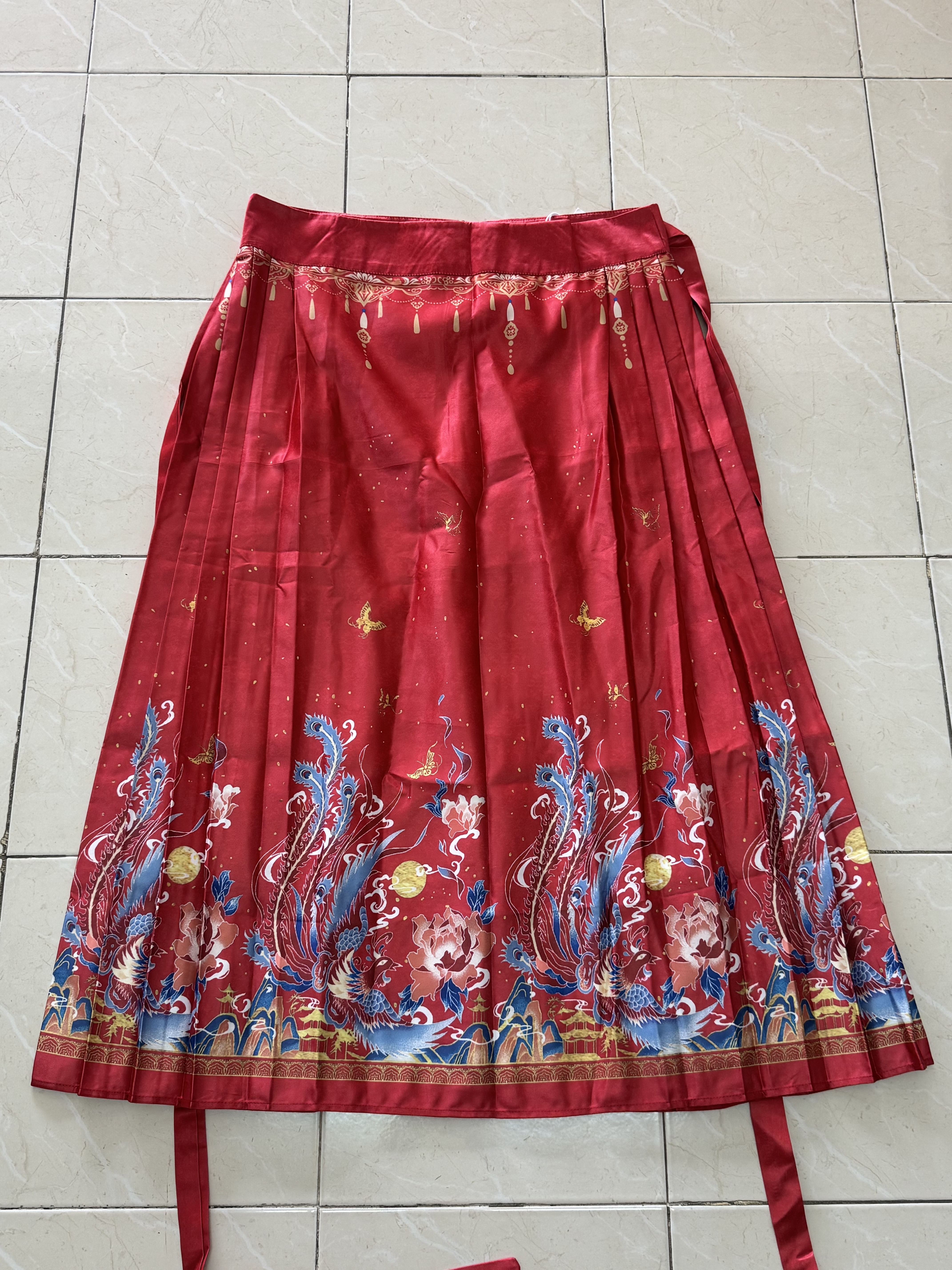 สินค้า กระโปรงหม่าเมี่ยนยาว สีแดง เอวซิป 37“ รหัส446