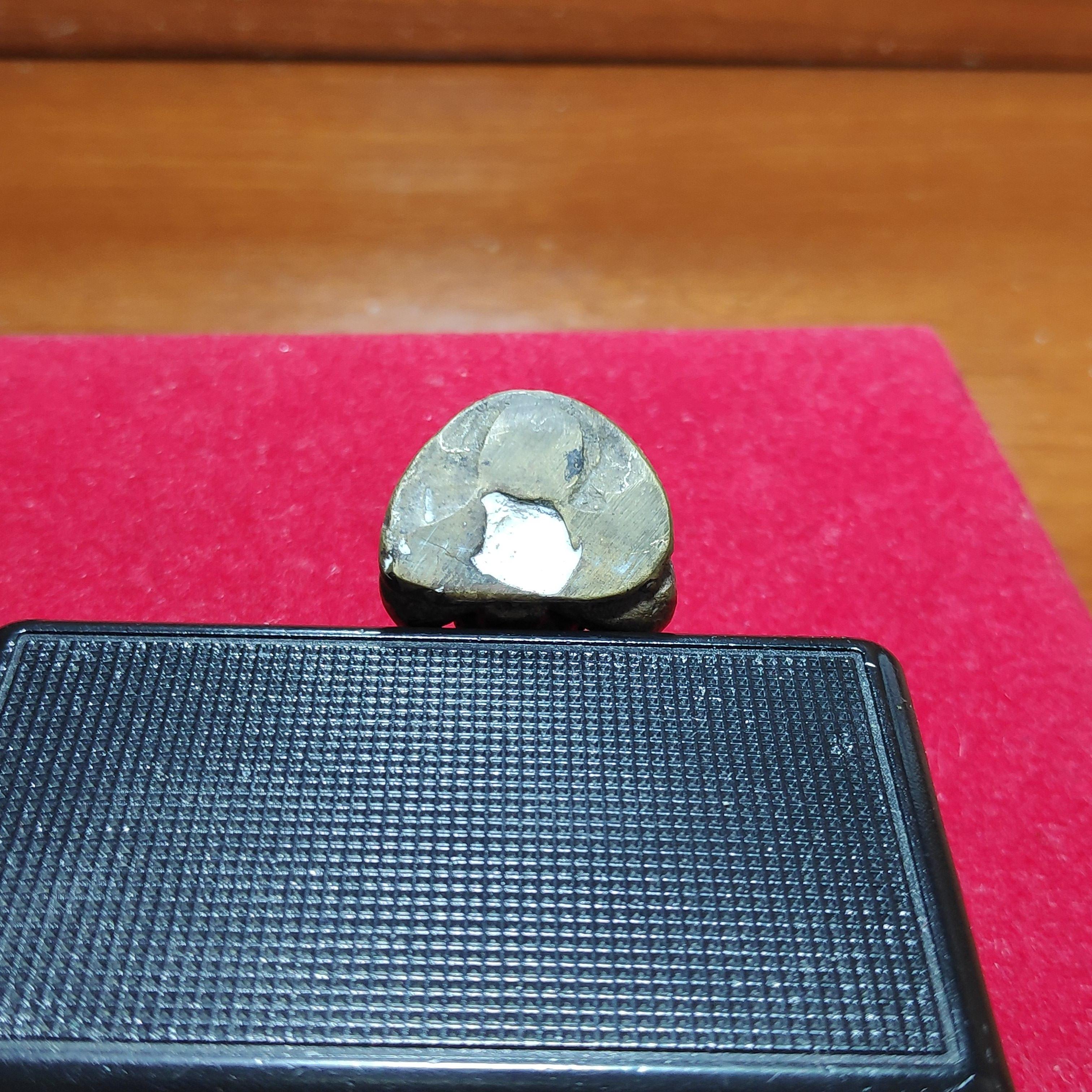 รูปหล่อโบราณหลวงปู่สุขวัดโพธิ์ทรายทองกันอุดผงเนื้อสัมฤทธิ์