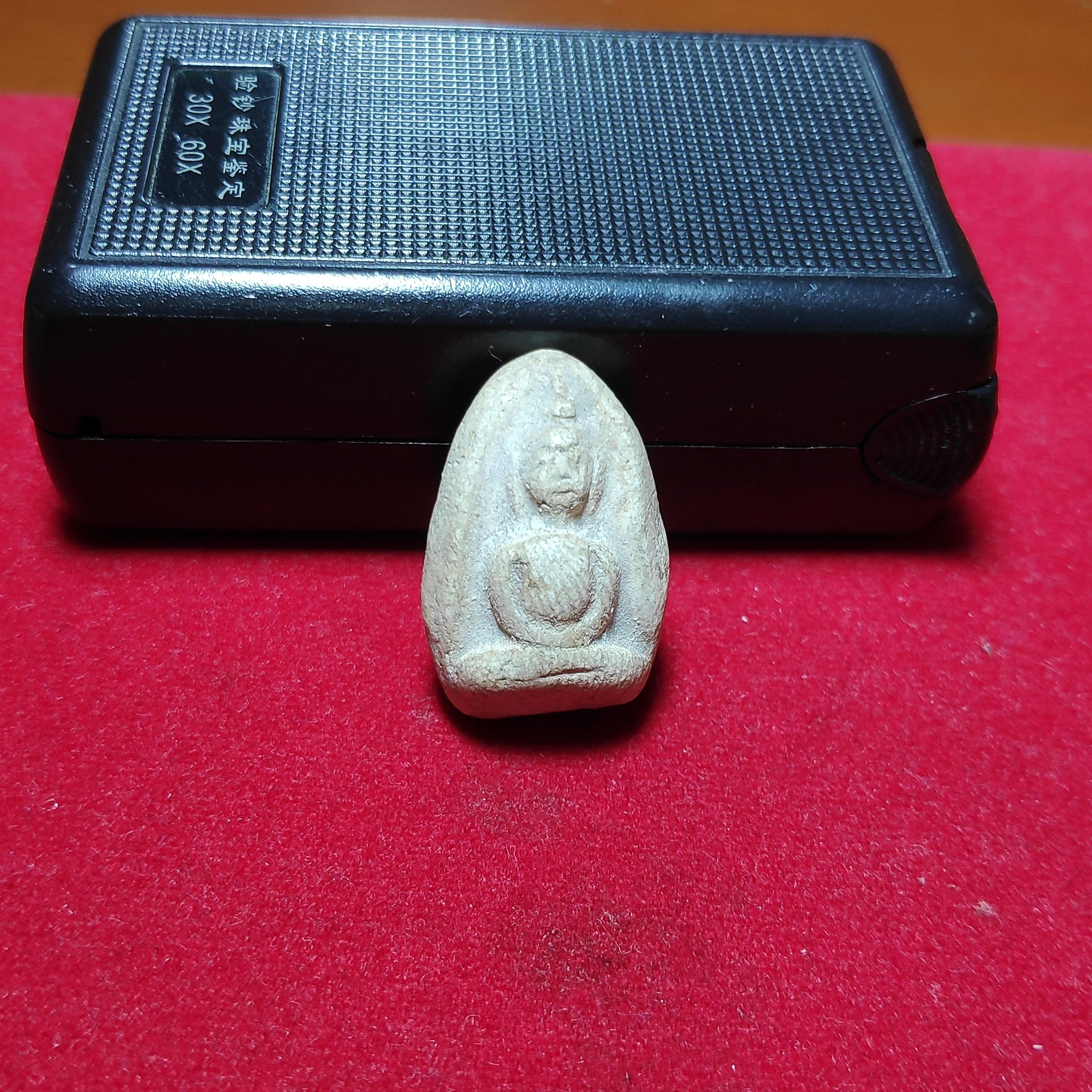 พระพิมพ์วัดพลับพระในกระถางธูปหลวงพ่อสุดวัดกาหลงพิมพ์เล็กปี2485