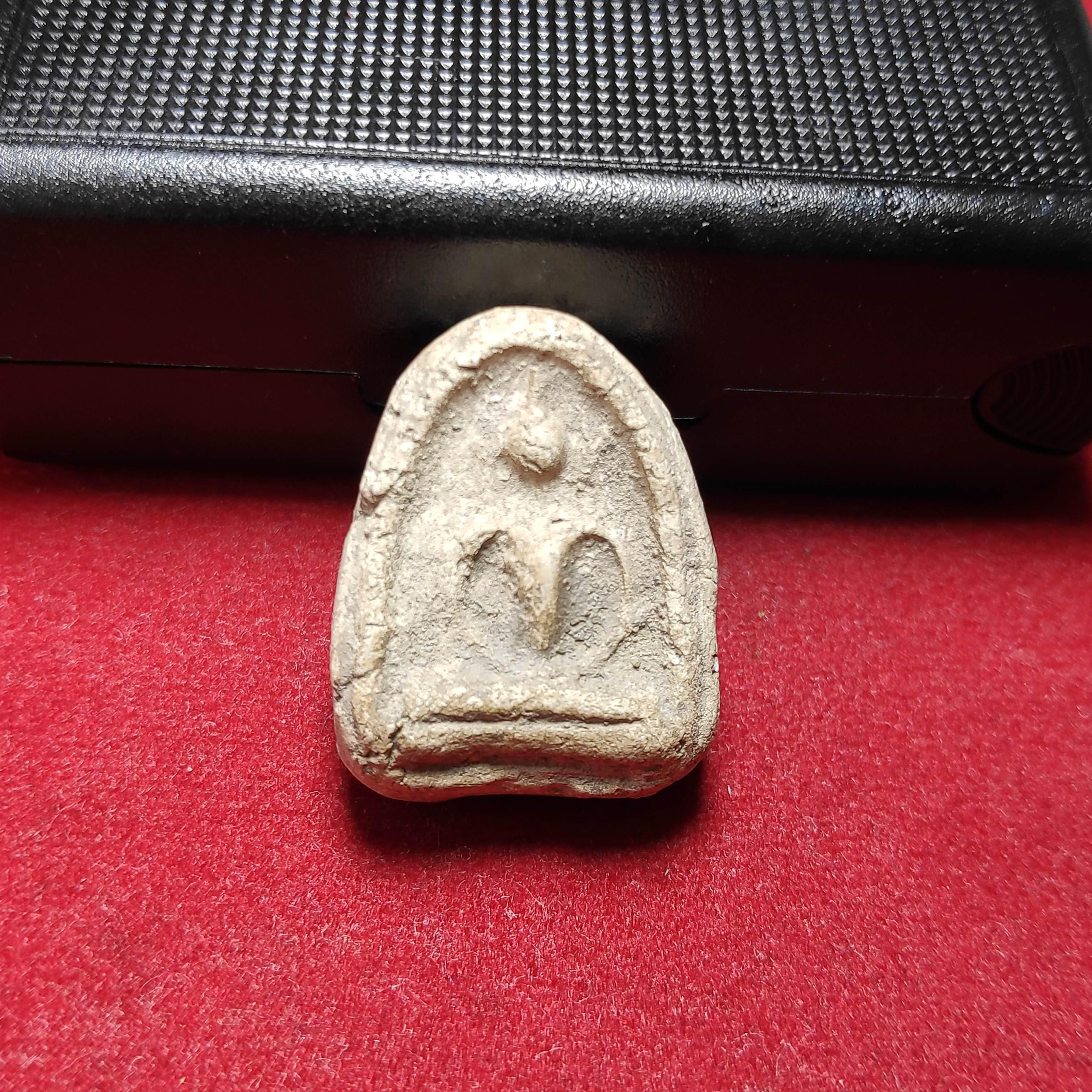 พระสมเด็จพิมพ์เล็บมือกรุวัดพระเงินคลองเตย