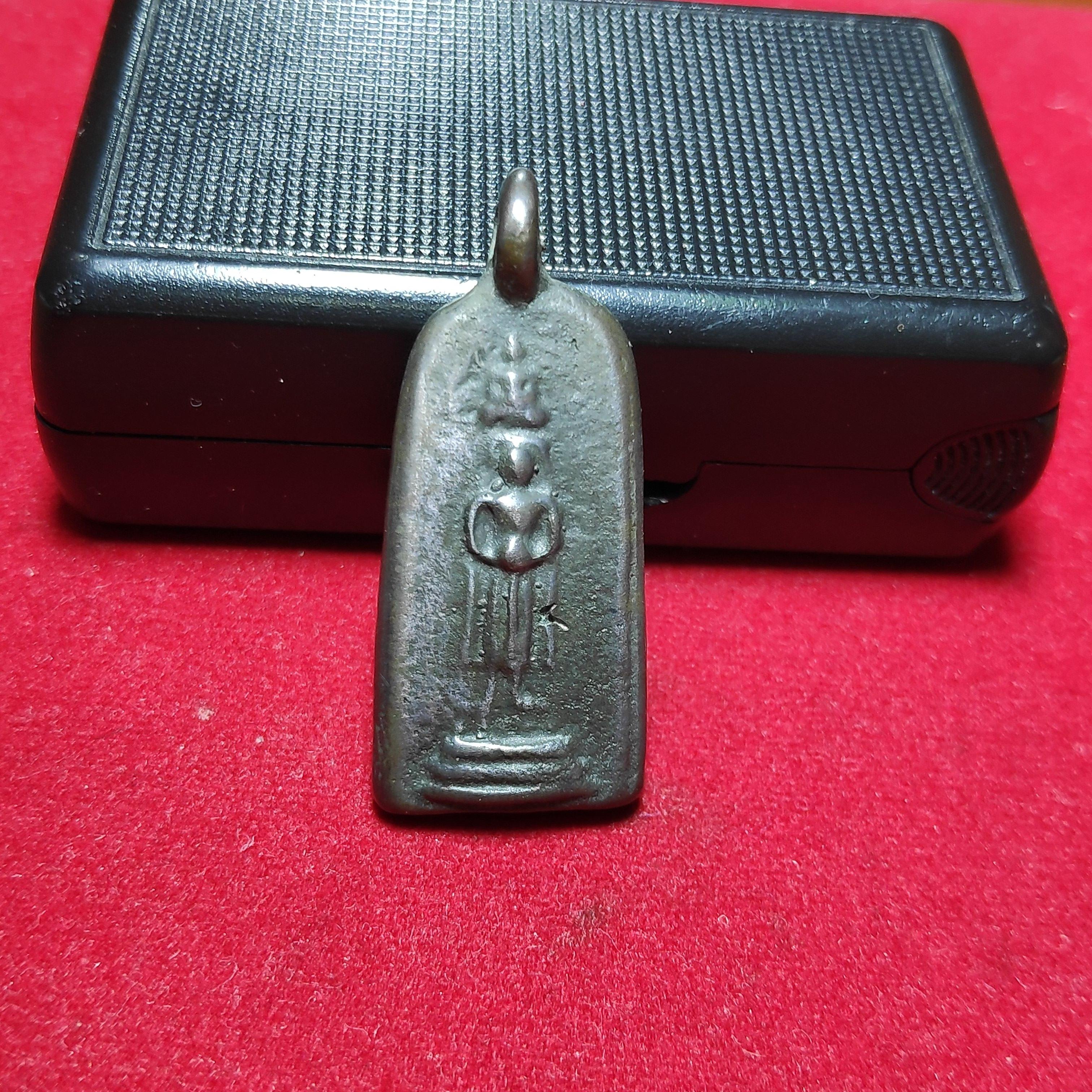 เหรียญหล่อปางอุ้มบาตรหลวงพ่อทับวัดอนงค์เนื้อสัมฤทธิ์