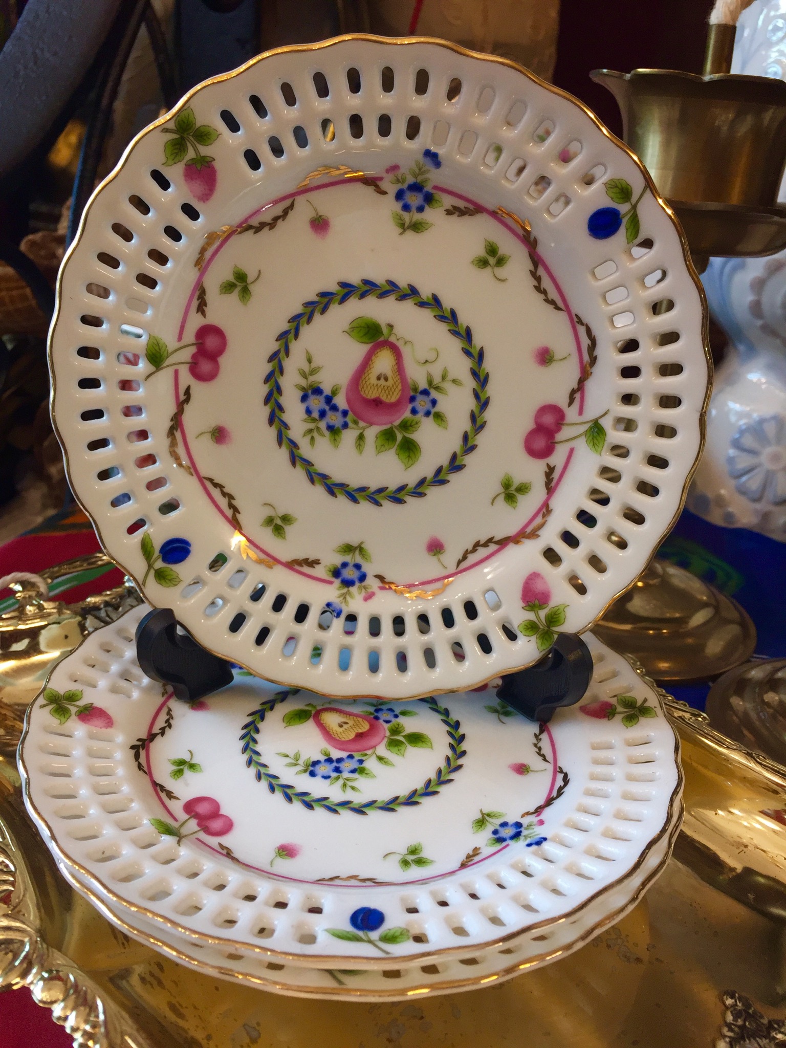 จานแบ่งลายฉลุ