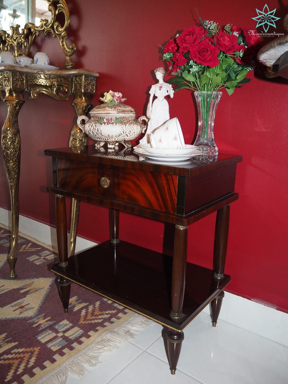 โต๊ะข้างไม้โอ๊คสีเข้ม