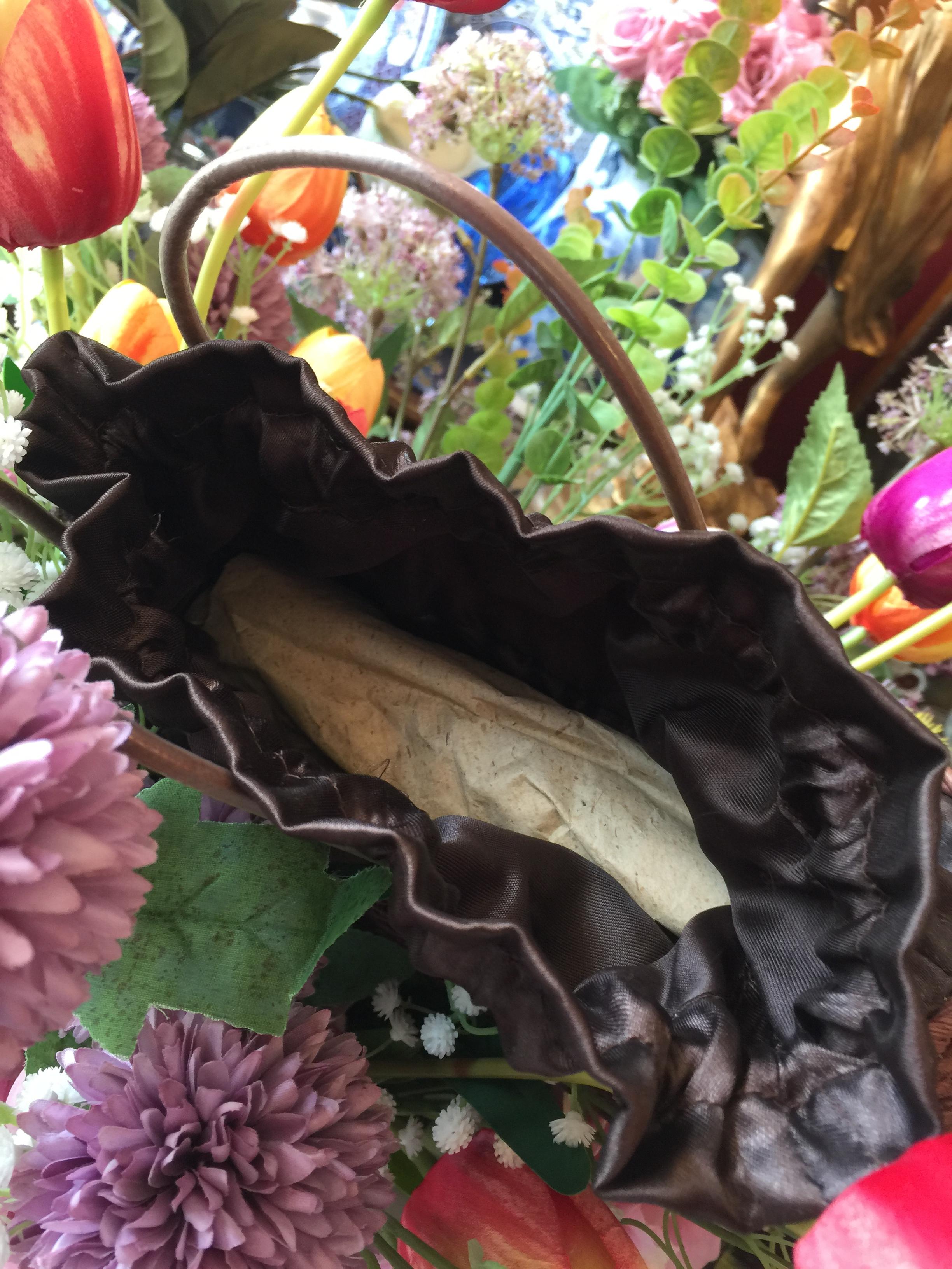 กระเป๋าถือวัสดุธรรมชาติ