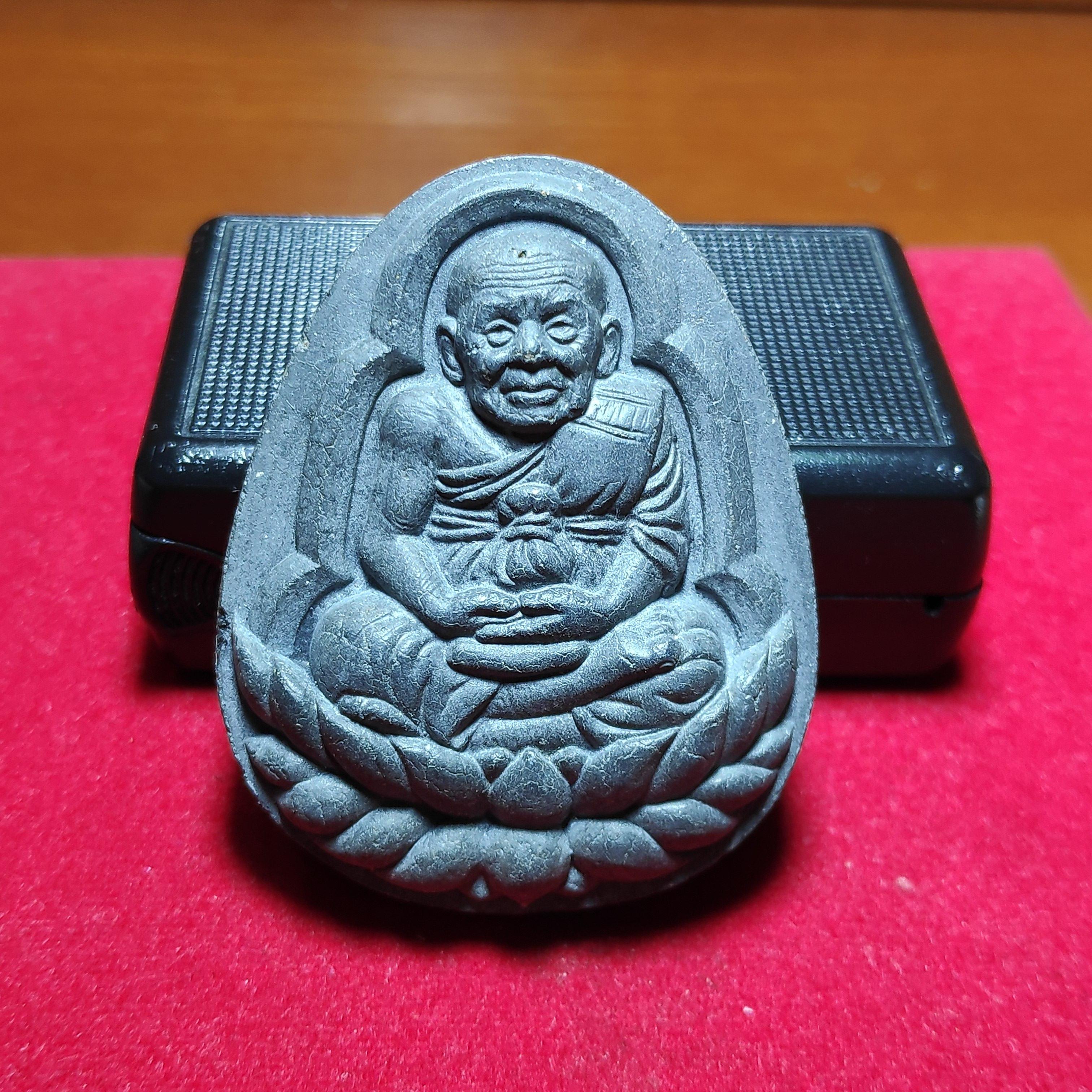 หลวงปู่ทวดพิมพ์ใหญ่วัดเขาหลาวรุ่นบัวพ้นน้ำ