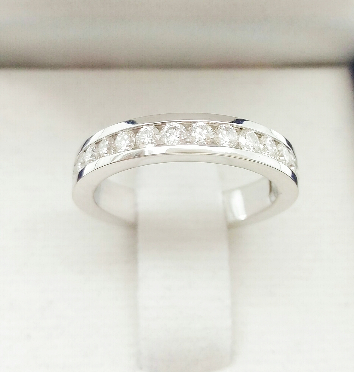 แหวนเพชรแถวเรียงรวม 0.48 cts