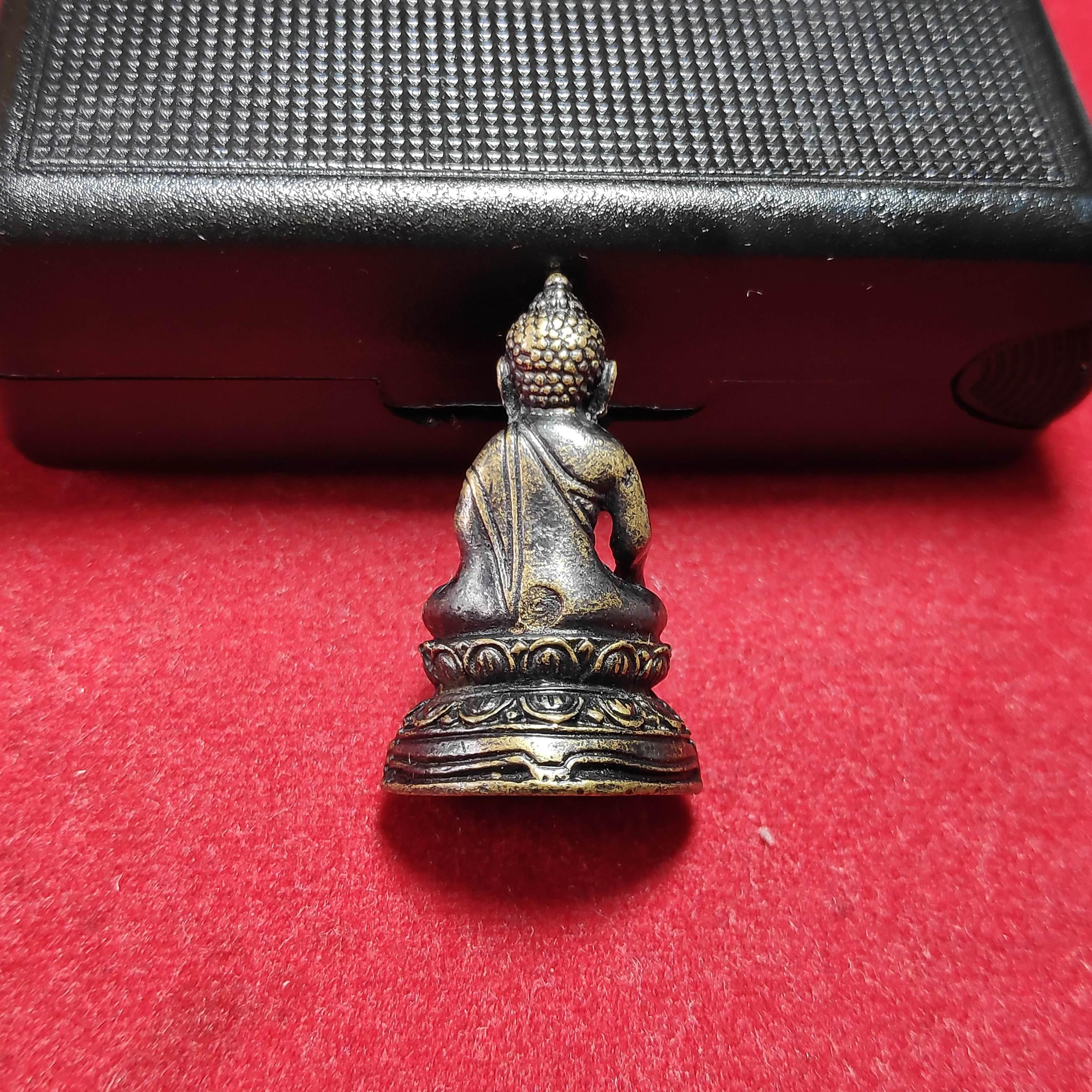 รูปหล่อพระชัยวัฒน์วโรวัดสุทัศน์ฯตอกโค๊ตกงจักรปี2545