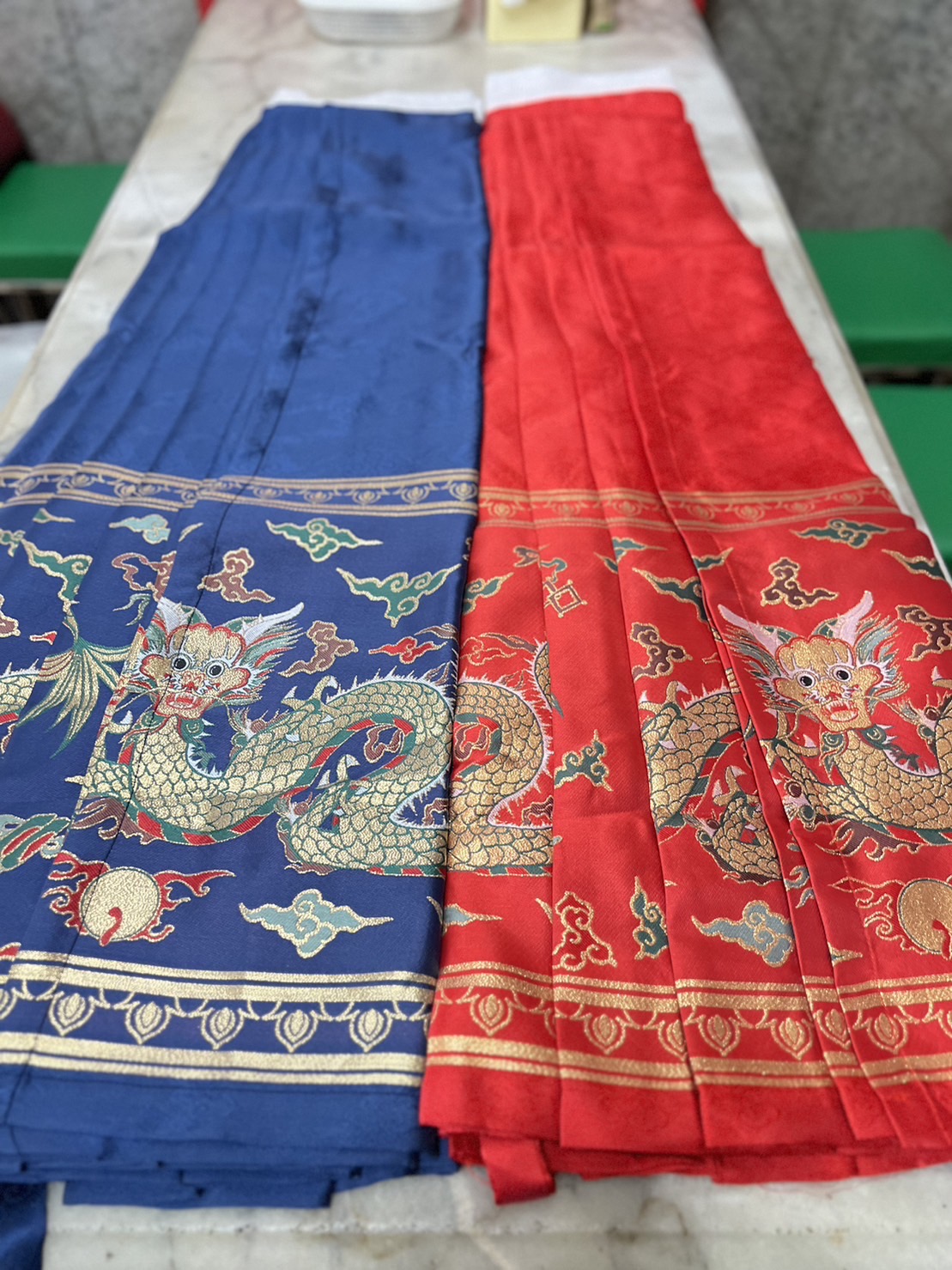 ชุดกระโปรงหม่าเมี่ยนยาว สีแดงลายมังกร สินค้าพร้อมส่ง