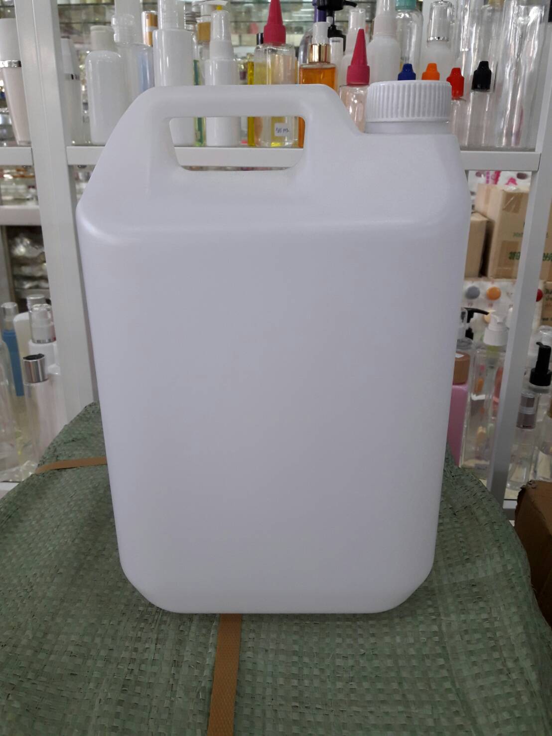 แกลลอน 5 ลิตร ขุ่นใส ไม่มีสเกลด้านข้าง