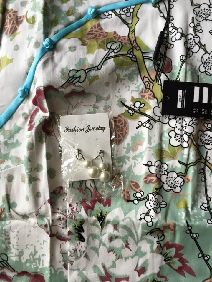 D2 79 - ชุดกี่เพ้า ลายดอกไม้