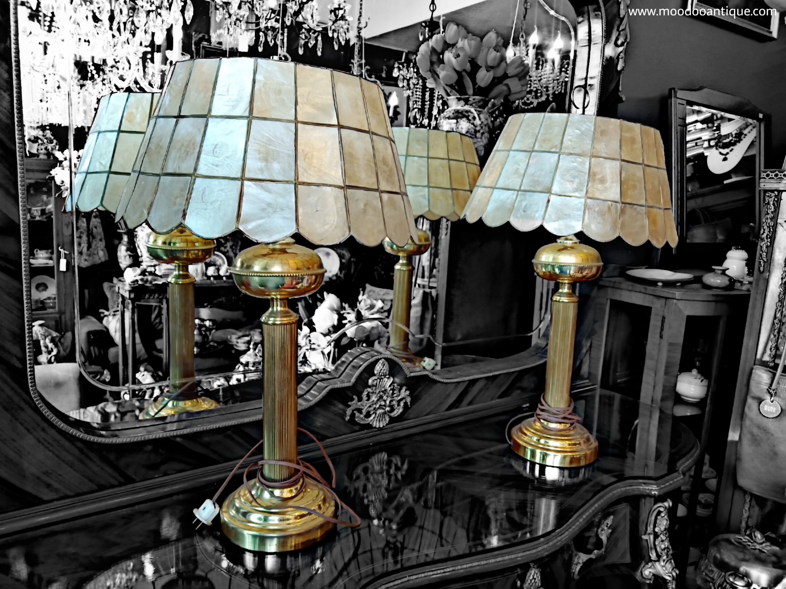 โคมไฟตั้งโต๊ะเปลือกหอยมุก