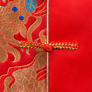 เสื้อจีนผู้ชายสีแดงลายมังกร สีทองน้ำเงิน ZH135