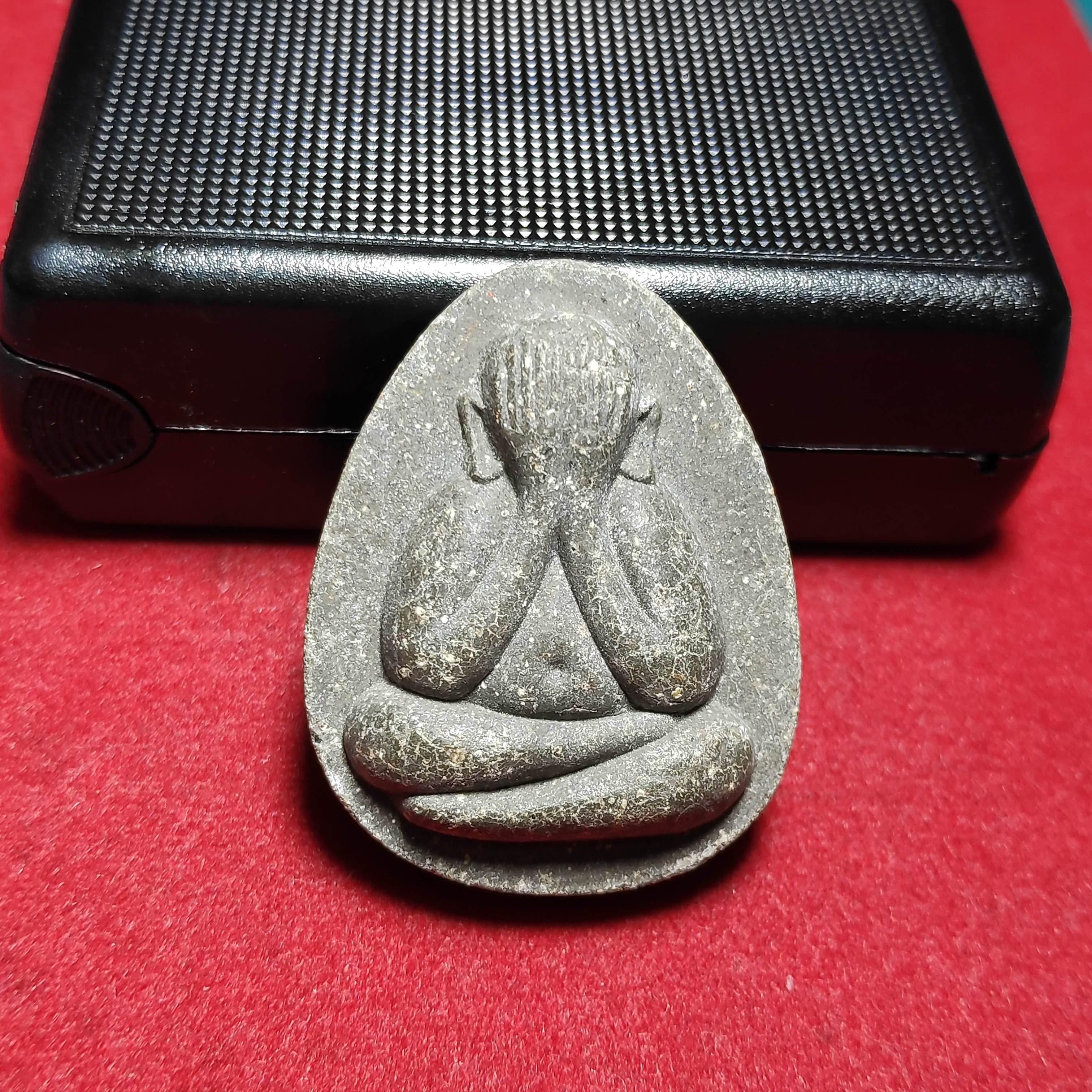 พระปิดตาวัดไตรภูมิหลังยันต์ดวงเนื้อผงใบลาน จ.ร้อยเอ็ด