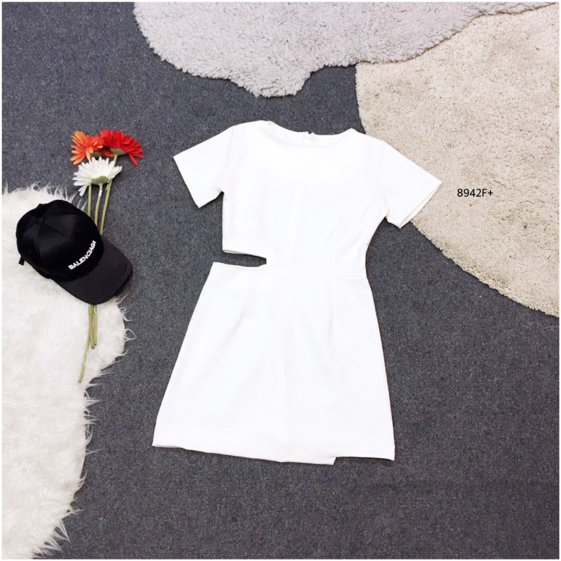 Dress ชุดเดรสคอกลม แขนสั้นสีพื้น เว้าเอว