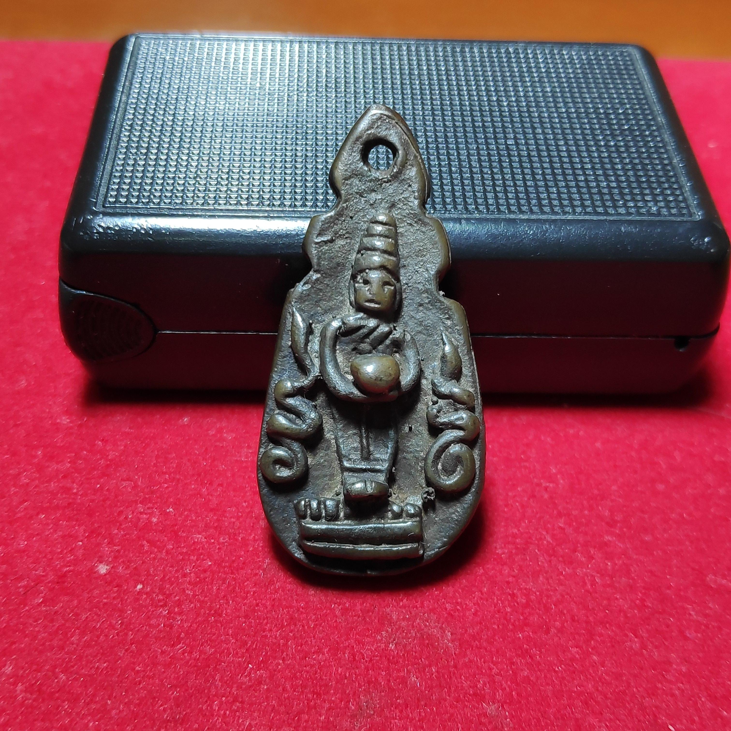 เหรียญหล่อโบราณพระพุทธปางอุ้มบาตรข้างยันต์เนื้อสัมฤทธิ์(หมด)